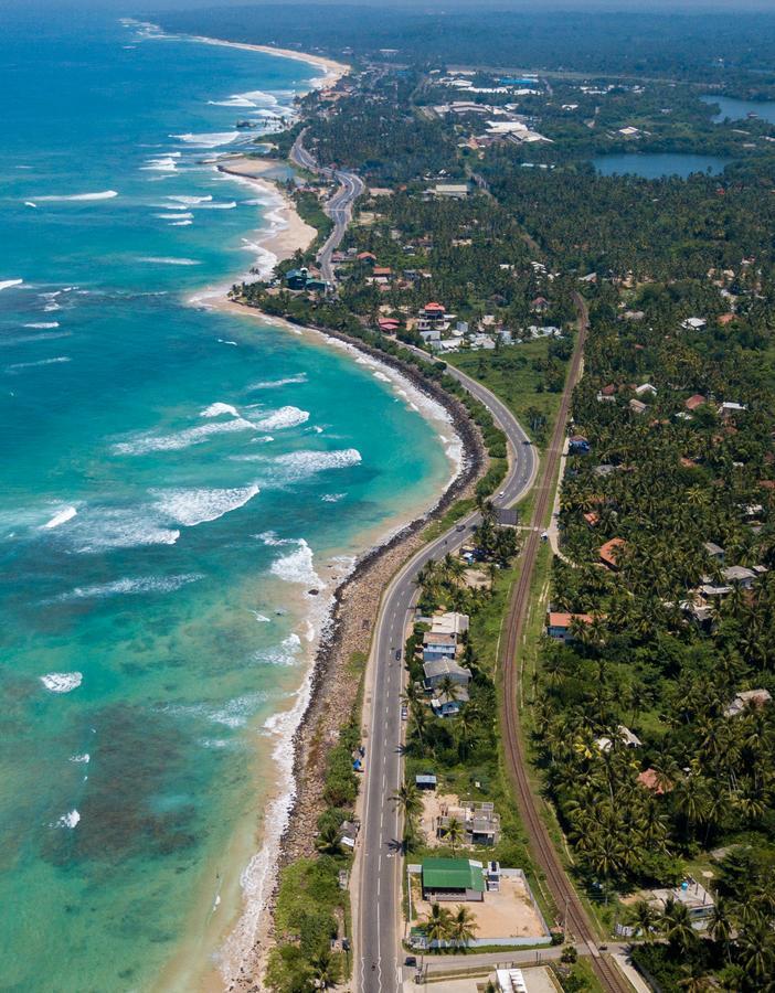 Beach Front Hotell Ahangama Eksteriør bilde